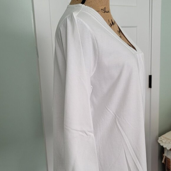 Ladies St Johns Bay V-neck White Shirt large New with Tag! - Picture 2 of 12